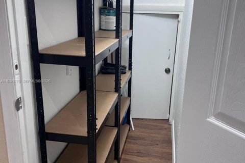 Townhouse in North Miami Beach, Florida 3 bedrooms, 105.07 sq.m. № 1994295 - photo 24