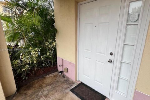 Townhouse in North Miami Beach, Florida 3 bedrooms, 105.07 sq.m. № 1994295 - photo 5