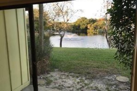 Townhouse in Ormond Beach, Florida 2 bedrooms, 66.15 sq.m. № 2202415 - photo 5