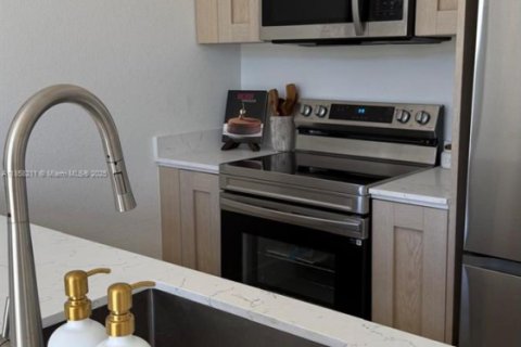 Apartamento en alquiler en Miami, Florida, 1 dormitorio № 1882379 - foto 4
