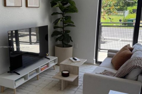 Apartamento en alquiler en Miami, Florida, 1 dormitorio № 1882379 - foto 9