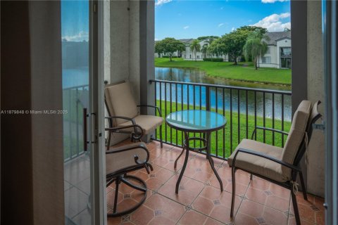 Condo in Doral, Florida, 1 bedroom  № 1931801 - photo 2