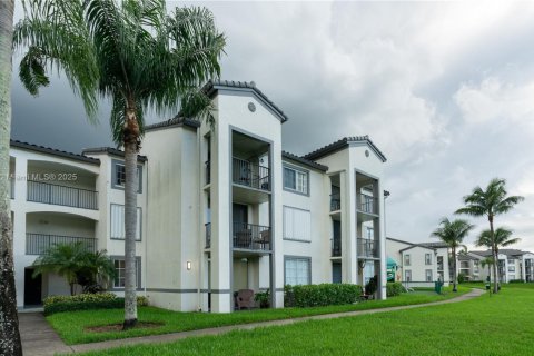 Condo in Doral, Florida, 1 bedroom  № 1931801 - photo 1