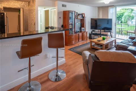 Condo in Doral, Florida, 1 bedroom  № 1931801 - photo 6