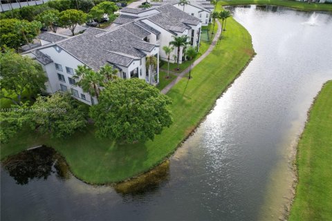 Condo in Doral, Florida, 1 bedroom  № 1931801 - photo 16