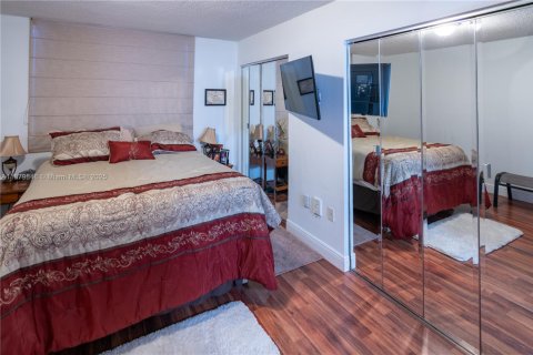 Condo in Doral, Florida, 1 bedroom  № 1931801 - photo 8