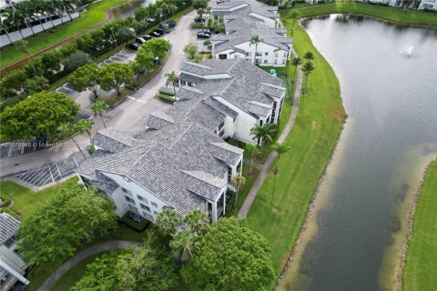 Condo in Doral, Florida, 1 bedroom  № 1931801 - photo 18