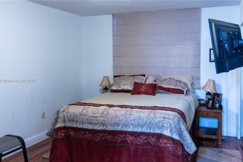 Condo in Doral, Florida, 1 bedroom  № 1931801 - photo 11