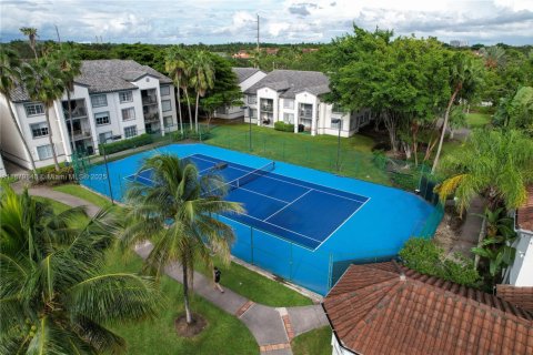 Condo in Doral, Florida, 1 bedroom  № 1931801 - photo 12