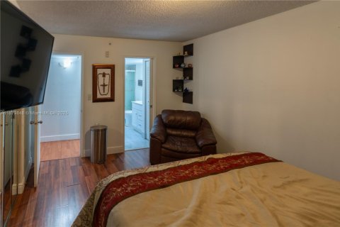 Condo in Doral, Florida, 1 bedroom  № 1931801 - photo 10