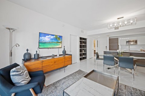 Снять в аренду кондоминиум в Корал-Гейблс, Флорида 4 комнаты, 64.29м2, № 2082962 - фото 4