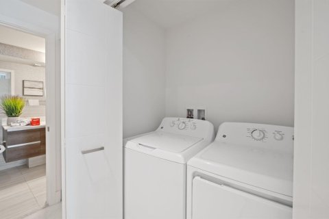 Снять в аренду кондоминиум в Корал-Гейблс, Флорида 4 комнаты, 64.29м2, № 2082962 - фото 12