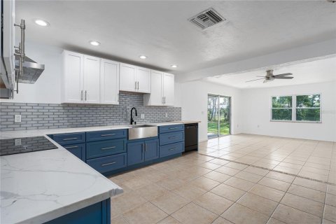 House in Bradenton, Florida 3 bedrooms, 152.92 sq.m. № 1854621 - photo 10