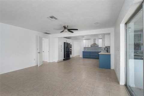 House in Bradenton, Florida 3 bedrooms, 152.92 sq.m. № 1854621 - photo 14