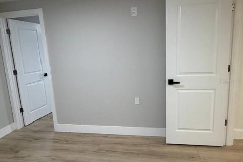 Villa ou maison à vendre à Brandon, Floride: 6 chambres, 222.97 m2 № 2401028 - photo 30