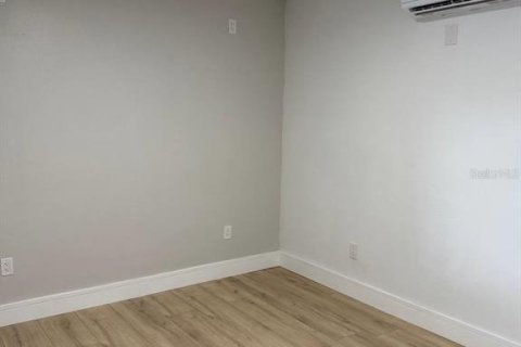 Villa ou maison à vendre à Brandon, Floride: 6 chambres, 222.97 m2 № 2401028 - photo 18