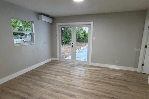 Villa ou maison à vendre à Brandon, Floride: 6 chambres, 222.97 m2 № 2401028 - photo 19