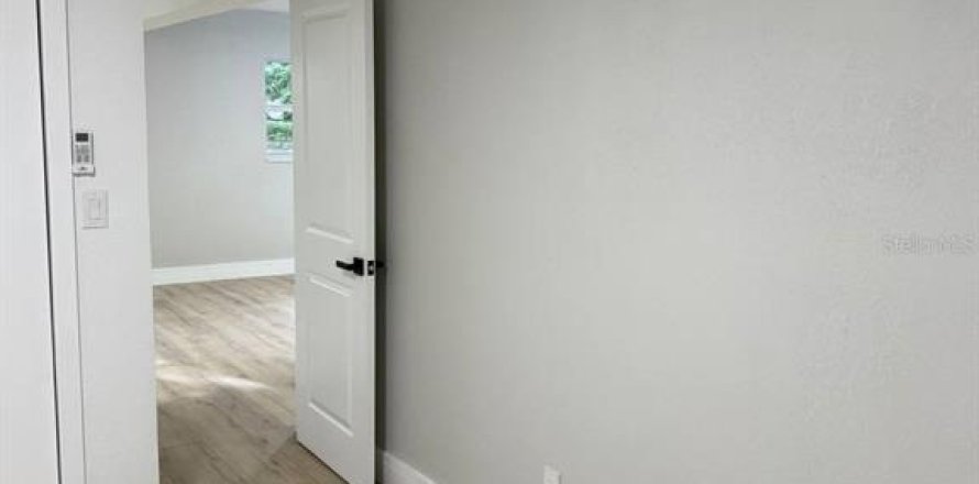 Villa ou maison à Brandon, Floride 6 chambres, 222.97 m2 № 2401028