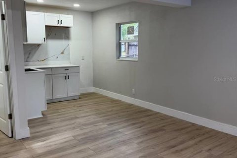 Villa ou maison à vendre à Brandon, Floride: 6 chambres, 222.97 m2 № 2401028 - photo 8