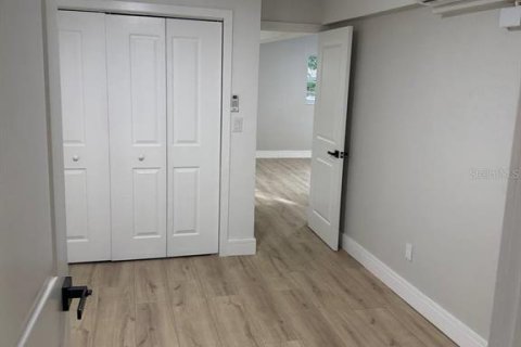 Villa ou maison à vendre à Brandon, Floride: 6 chambres, 222.97 m2 № 2401028 - photo 2