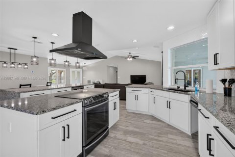 Villa ou maison à louer à Coral Springs, Floride: 4 chambres, 226.31 m2 № 2372244 - photo 11