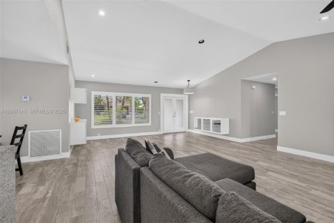 Villa ou maison à louer à Coral Springs, Floride: 4 chambres, 226.31 m2 № 2372244 - photo 19
