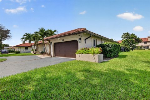 Villa ou maison à louer à Coral Springs, Floride: 4 chambres, 226.31 m2 № 2372244 - photo 3