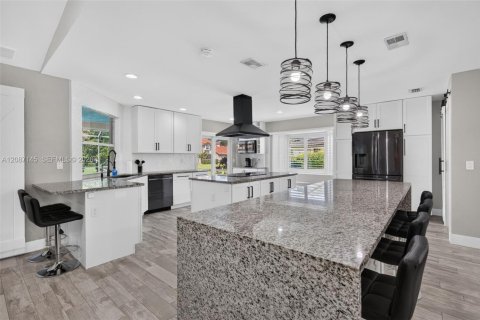 Villa ou maison à louer à Coral Springs, Floride: 4 chambres, 226.31 m2 № 2372244 - photo 9