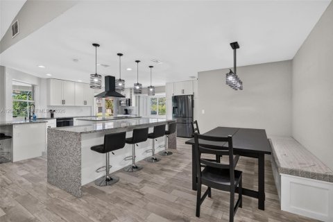Villa ou maison à louer à Coral Springs, Floride: 4 chambres, 226.31 m2 № 2372244 - photo 6