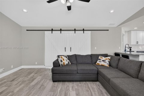 Villa ou maison à louer à Coral Springs, Floride: 4 chambres, 226.31 m2 № 2372244 - photo 17