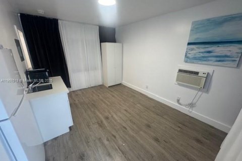 Condominio en alquiler en Bal Harbour, Florida, 23.78 m2 № 1964262 - foto 2