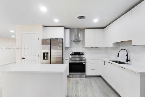 Villa ou maison à vendre à Miramar, Floride: 5 chambres, 156.82 m2 № 2025005 - photo 8