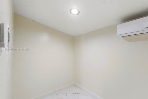 Villa ou maison à vendre à Miramar, Floride: 5 chambres, 156.82 m2 № 2025005 - photo 28