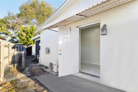 Villa ou maison à vendre à Miramar, Floride: 5 chambres, 156.82 m2 № 2025005 - photo 21