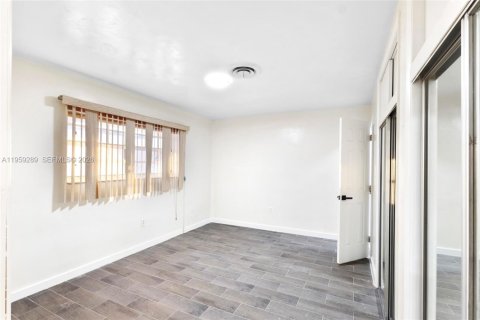 Villa ou maison à vendre à Miramar, Floride: 5 chambres, 156.82 m2 № 2025005 - photo 17