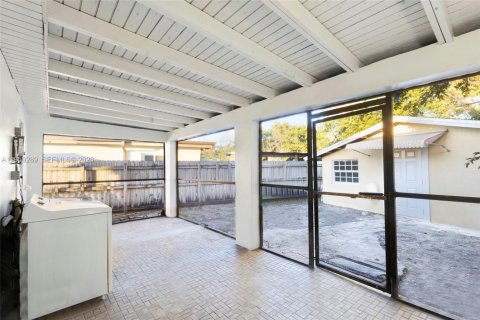 Villa ou maison à vendre à Miramar, Floride: 5 chambres, 156.82 m2 № 2025005 - photo 18