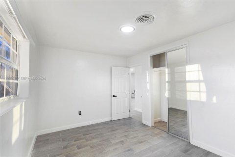 Villa ou maison à vendre à Miramar, Floride: 5 chambres, 156.82 m2 № 2025005 - photo 11