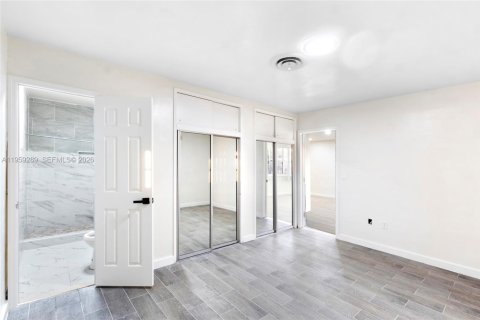 Villa ou maison à vendre à Miramar, Floride: 5 chambres, 156.82 m2 № 2025005 - photo 15