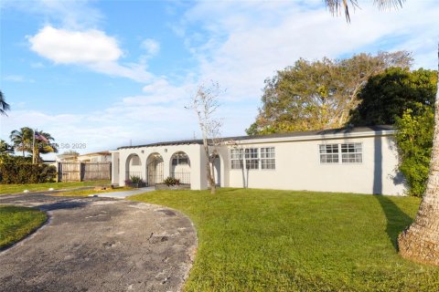 Villa ou maison à Miramar, Floride 5 chambres, 156.82 m2 № 2025005