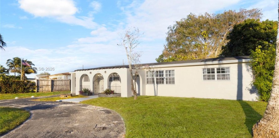 Villa ou maison à Miramar, Floride 5 chambres, 156.82 m2 № 2025005