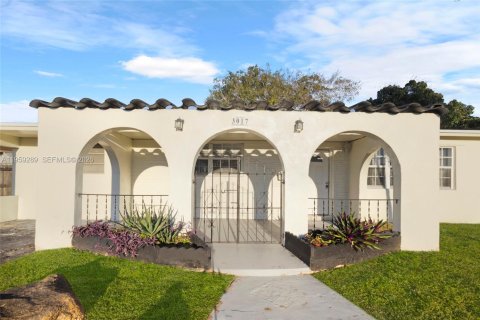 Villa ou maison à vendre à Miramar, Floride: 5 chambres, 156.82 m2 № 2025005 - photo 2