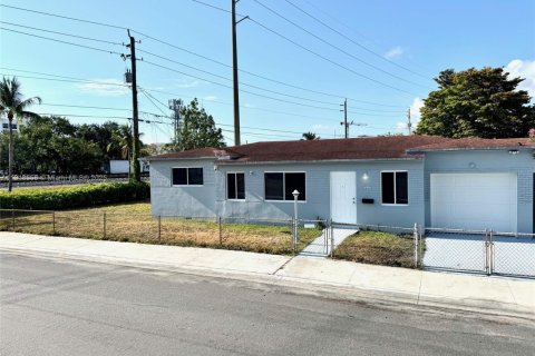 Villa ou maison à vendre à Dania Beach, Floride: 3 chambres, 118.17 m2 № 1974065 - photo 5