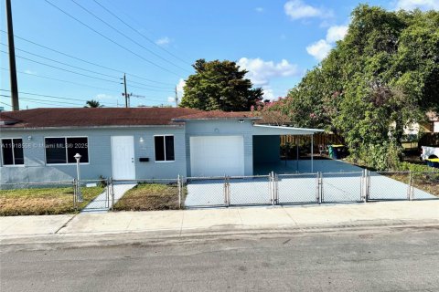 Villa ou maison à vendre à Dania Beach, Floride: 3 chambres, 118.17 m2 № 1974065 - photo 4