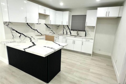 Villa ou maison à vendre à Dania Beach, Floride: 3 chambres, 118.17 m2 № 1974065 - photo 1