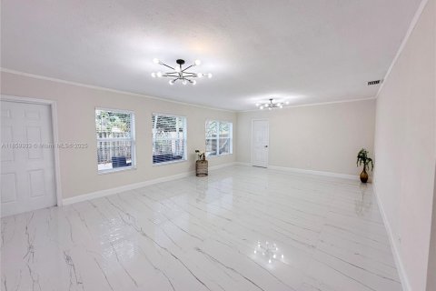 House in Fort Lauderdale, Florida 3 bedrooms, 203.27 sq.m. № 1887642 - photo 7