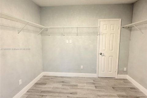 House in Fort Lauderdale, Florida 3 bedrooms, 203.27 sq.m. № 1887642 - photo 18