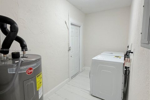 House in Fort Lauderdale, Florida 3 bedrooms, 203.27 sq.m. № 1887642 - photo 29