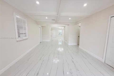 House in Fort Lauderdale, Florida 3 bedrooms, 203.27 sq.m. № 1887642 - photo 6