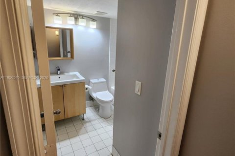 Condominio en alquiler en Miramar, Florida, 3 dormitorios, 104.52 m2 № 2006825 - foto 23