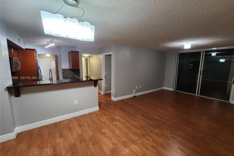 Condominio en alquiler en Miramar, Florida, 3 dormitorios, 104.52 m2 № 2006825 - foto 11